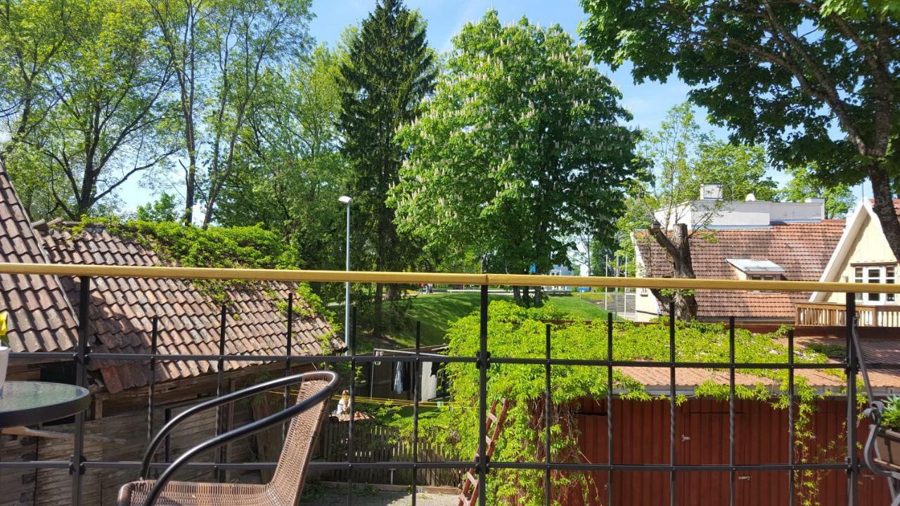 Deluxe Apartments In The City Center With Balcony Pärnu Esterno foto