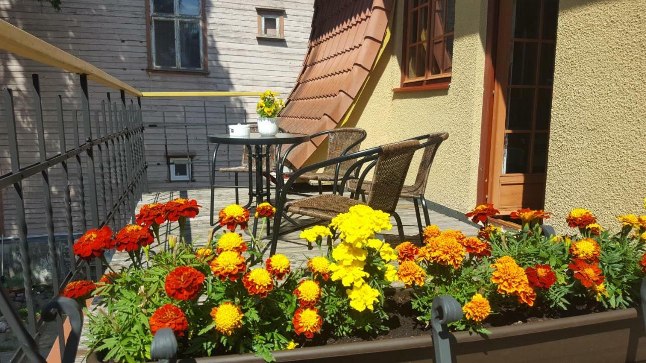 Deluxe Apartments In The City Center With Balcony Pärnu Esterno foto